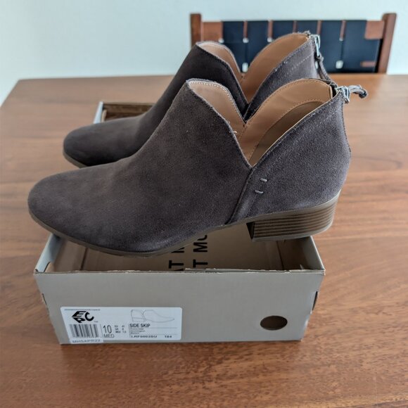 Kenneth Cole Reaction Women's Side Skip Suede - Size 10 - Picture 3 of 11